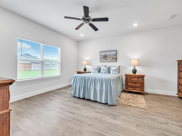 131 W Oak Trees Lane, Freeport, FL 32439