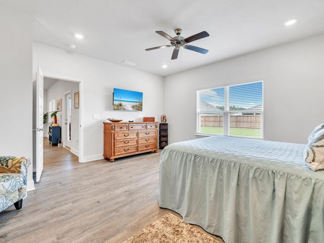 131 W Oak Trees Lane, Freeport, FL 32439