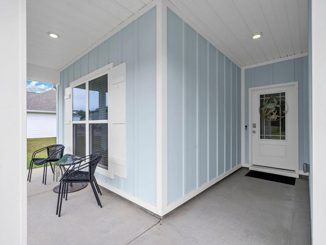 131 W Oak Trees Lane, Freeport, FL 32439