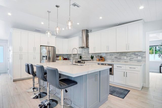 27 WILLOW Road, Tequesta, FL 33469