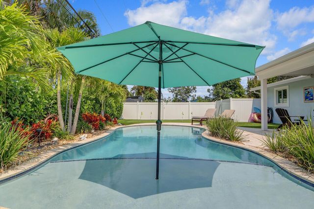 27 WILLOW Road, Tequesta, FL 33469