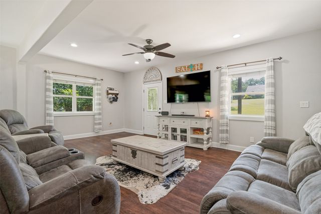 2341 Oak Leaf Trail, Cleburne, TX 76031