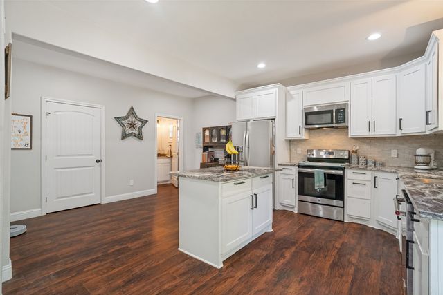 2341 Oak Leaf Trail, Cleburne, TX 76031