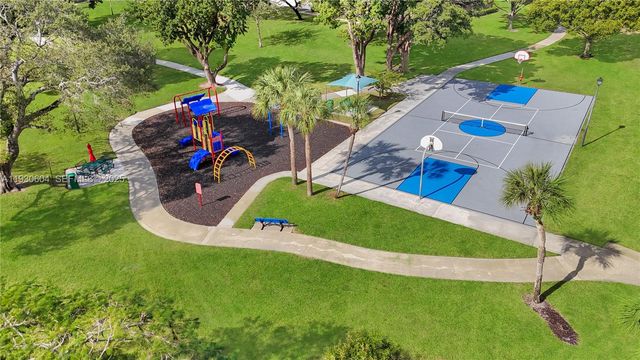 1515 15th Ct, Palm Beach Gardens, FL 33410