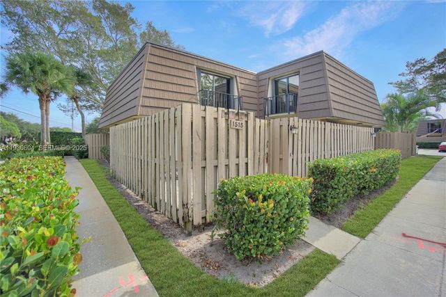 1515 15th Ct, Palm Beach Gardens, FL 33410