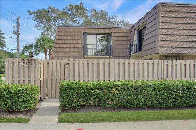 1515 15th Ct, Palm Beach Gardens, FL 33410