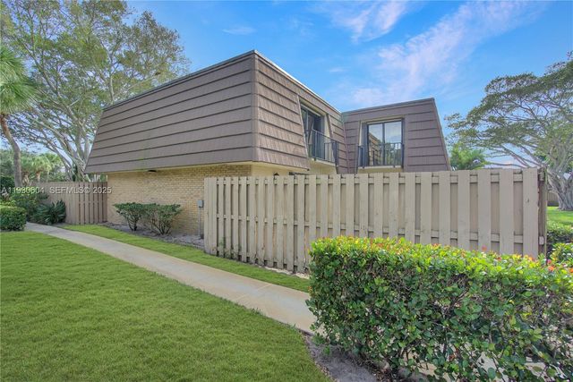 1515 15th Ct, Palm Beach Gardens, FL 33410