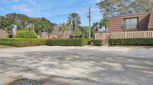 1515 15th Ct, Palm Beach Gardens, FL 33410