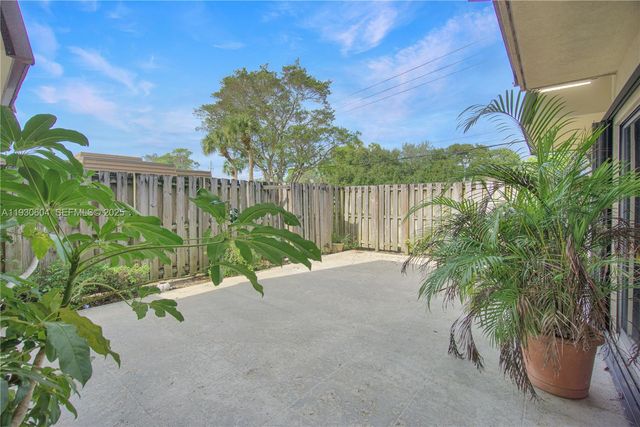 1515 15th Ct, Palm Beach Gardens, FL 33410