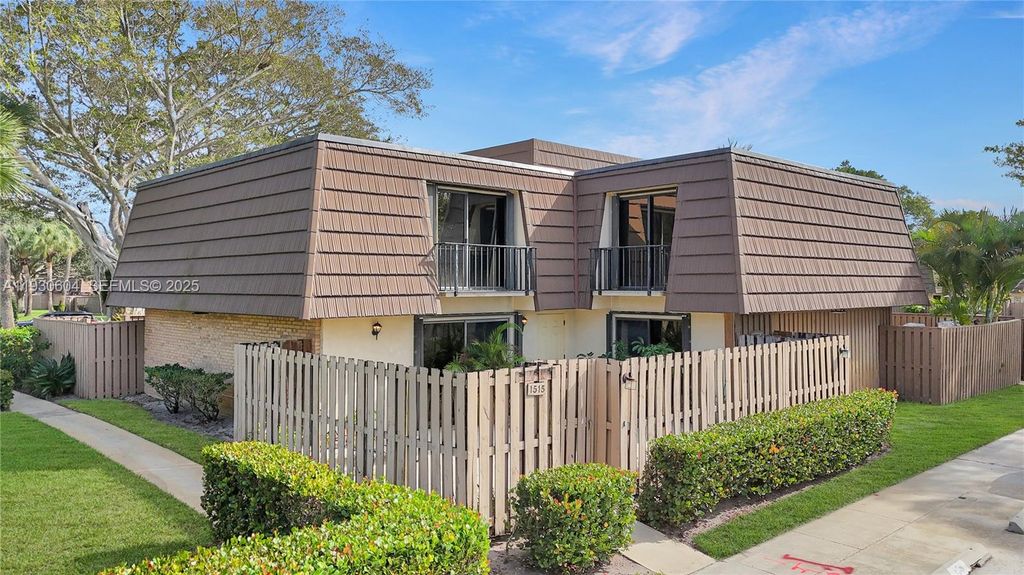 1515 15th Ct, Palm Beach Gardens, FL 33410