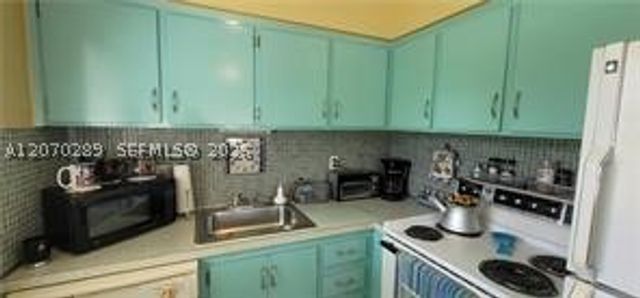1000 SW 11th Ave 10E, Hallandale Beach, FL 33009