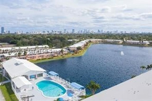 1000 SW 11th Ave 10E, Hallandale Beach, FL 33009