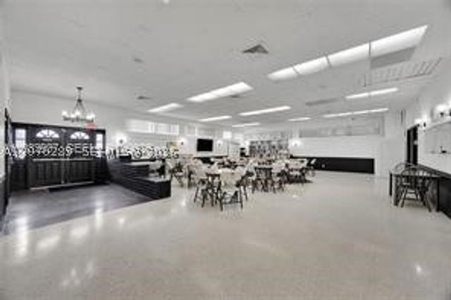 1000 SW 11th Ave 10E, Hallandale Beach, FL 33009