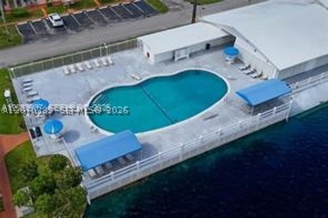 1000 SW 11th Ave 10E, Hallandale Beach, FL 33009
