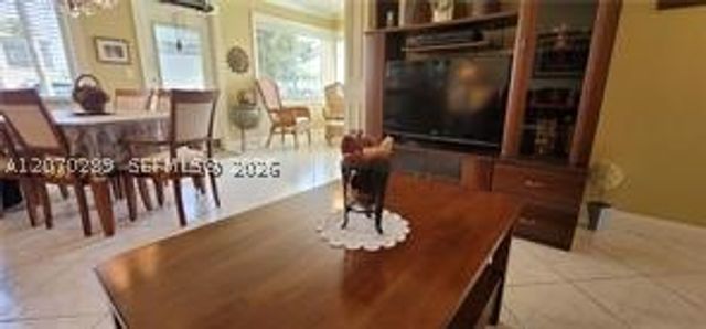 1000 SW 11th Ave 10E, Hallandale Beach, FL 33009