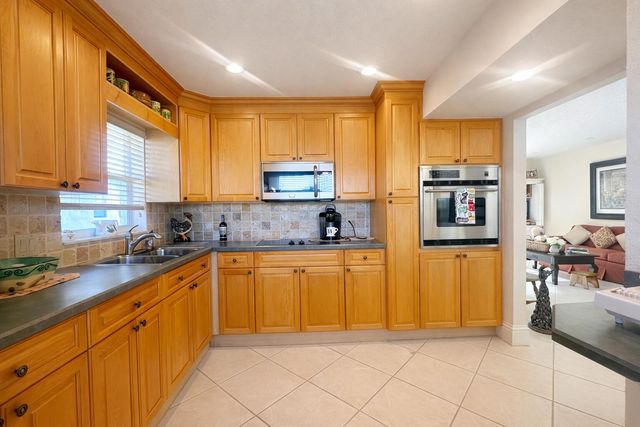 20 Colonial Club Drive 200, Boynton Beach, FL 33435