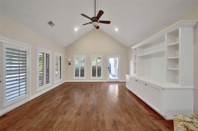 5814 Woodland Creek Drive, Kingwood, TX 77345