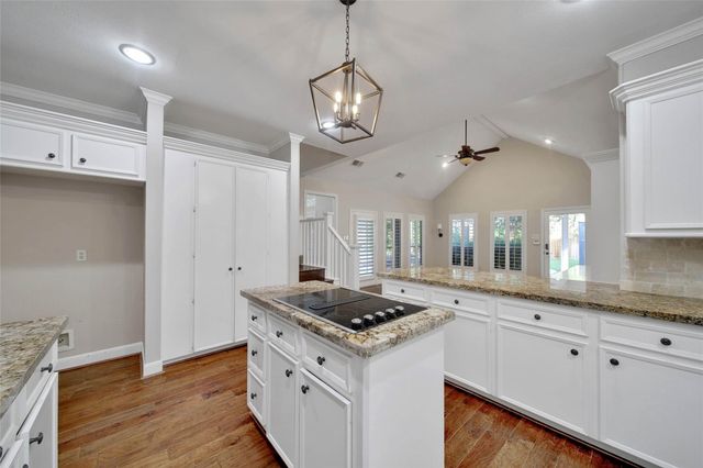 5814 Woodland Creek Drive, Kingwood, TX 77345