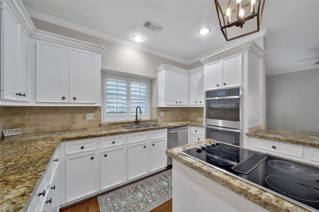 5814 Woodland Creek Drive, Kingwood, TX 77345
