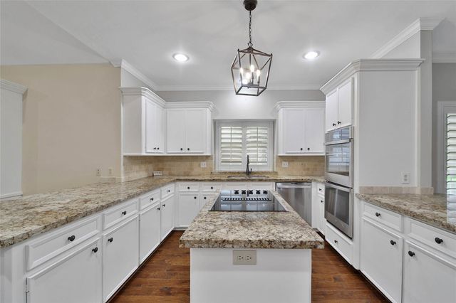 5814 Woodland Creek Drive, Kingwood, TX 77345