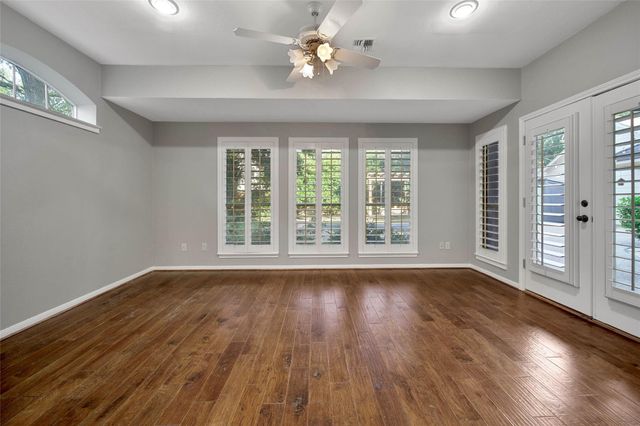 5814 Woodland Creek Drive, Kingwood, TX 77345