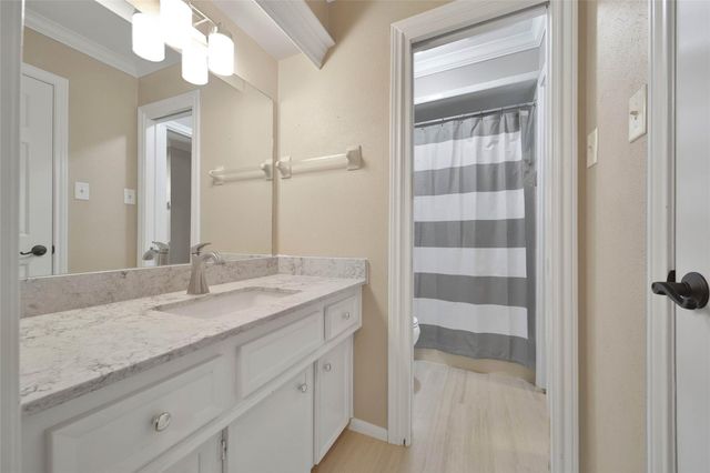 5814 Woodland Creek Drive, Kingwood, TX 77345
