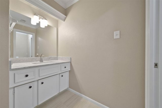 5814 Woodland Creek Drive, Kingwood, TX 77345