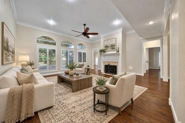 5814 Woodland Creek Drive, Kingwood, TX 77345