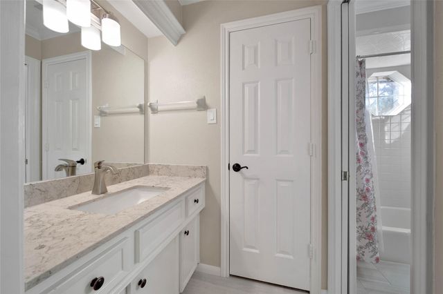 5814 Woodland Creek Drive, Kingwood, TX 77345
