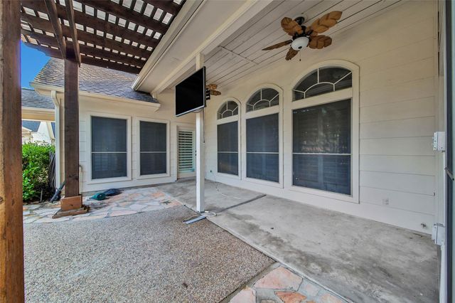 5814 Woodland Creek Drive, Kingwood, TX 77345