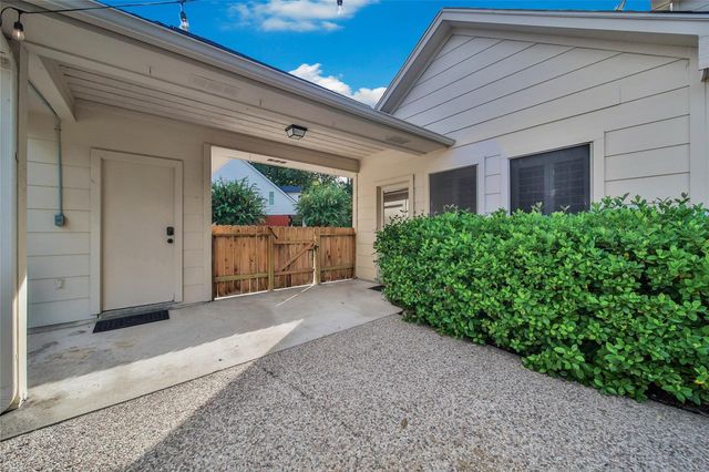 5814 Woodland Creek Drive, Kingwood, TX 77345