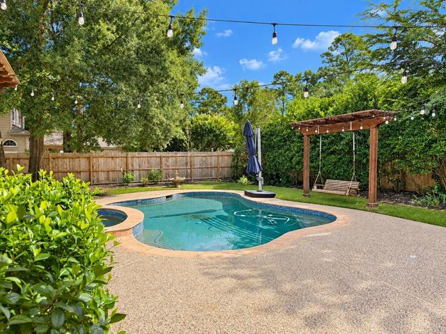 5814 Woodland Creek Drive, Kingwood, TX 77345