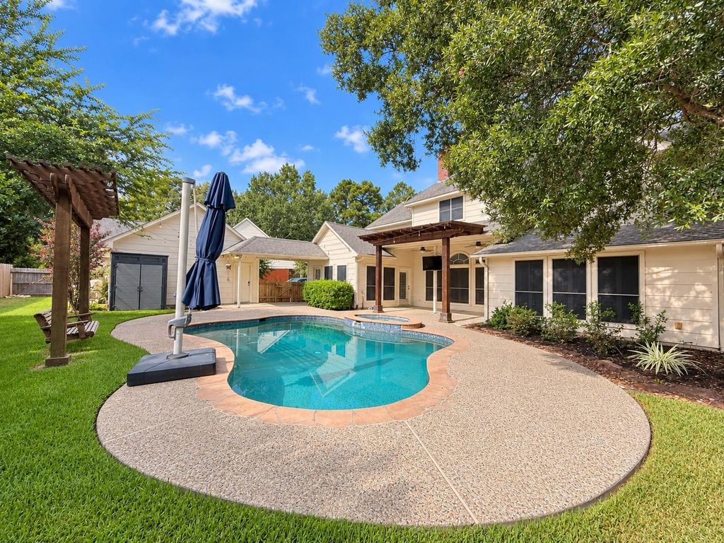 5814 Woodland Creek Drive, Kingwood, TX 77345