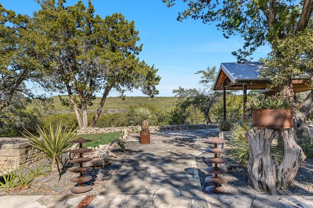 7000 McGregor LN, Dripping Springs, TX 78620