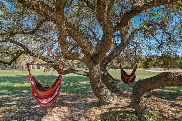 7000 McGregor LN, Dripping Springs, TX 78620