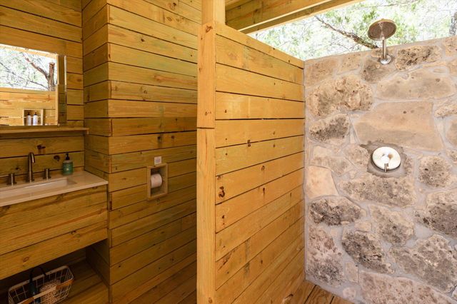7000 McGregor LN, Dripping Springs, TX 78620