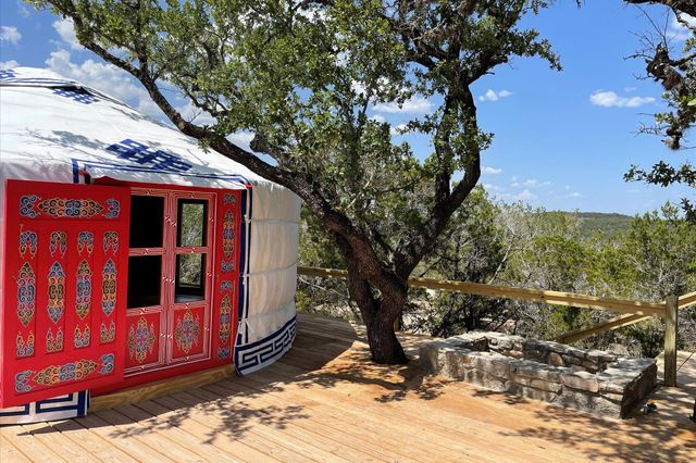 7000 McGregor LN, Dripping Springs, TX 78620