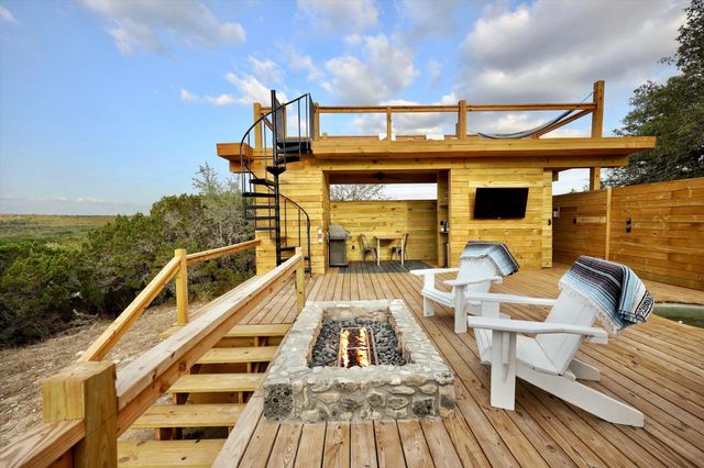 7000 McGregor LN, Dripping Springs, TX 78620