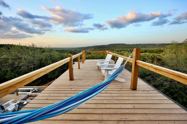 7000 McGregor LN, Dripping Springs, TX 78620