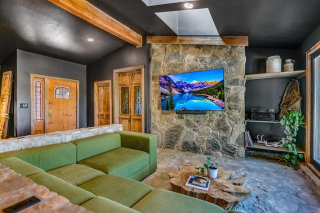 7000 McGregor LN, Dripping Springs, TX 78620