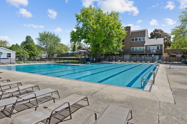 1919 Finchley Court, Schaumburg, IL 60194