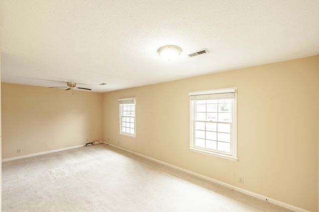 1561 Oxford Ct, Gallatin, TN 37066