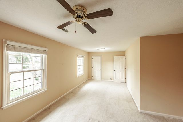 1561 Oxford Ct, Gallatin, TN 37066