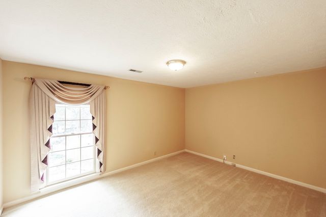 1561 Oxford Ct, Gallatin, TN 37066