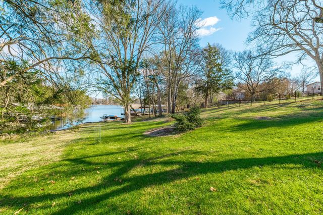 1561 Oxford Ct, Gallatin, TN 37066