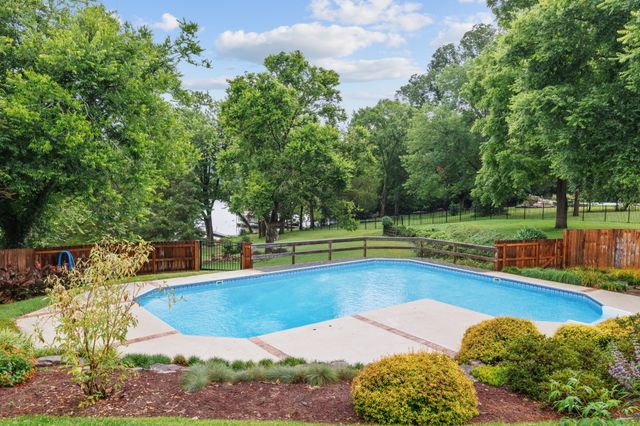 1561 Oxford Ct, Gallatin, TN 37066