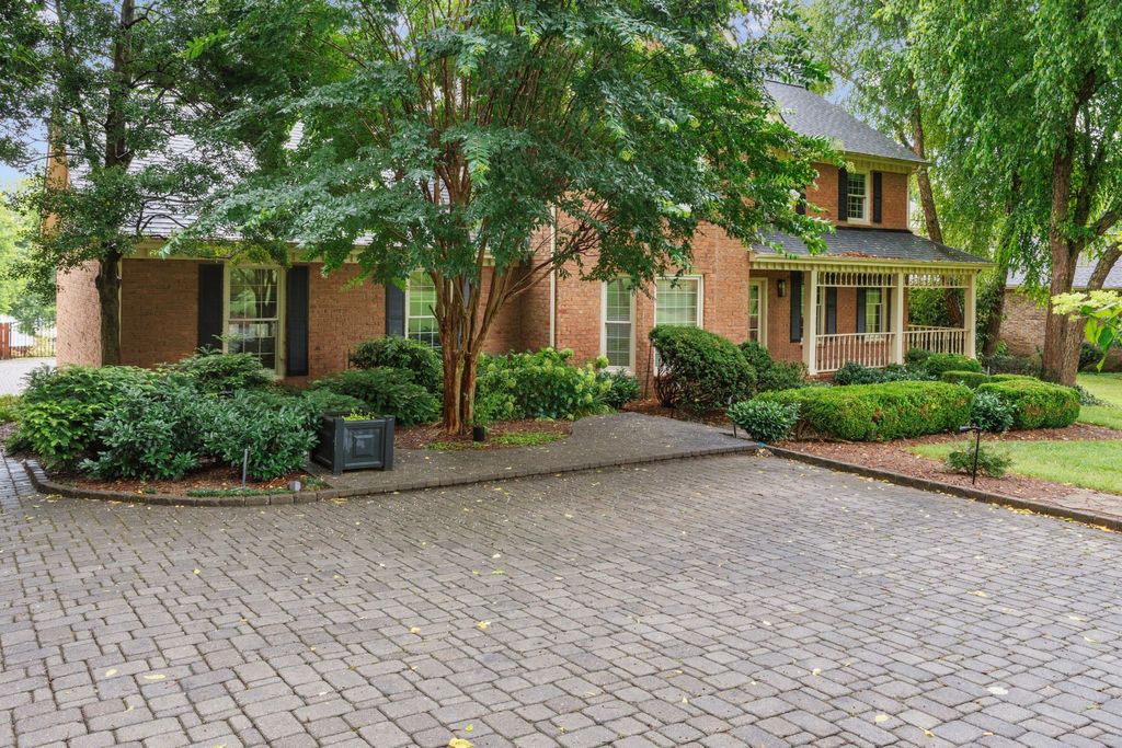 1561 Oxford Ct, Gallatin, TN 37066