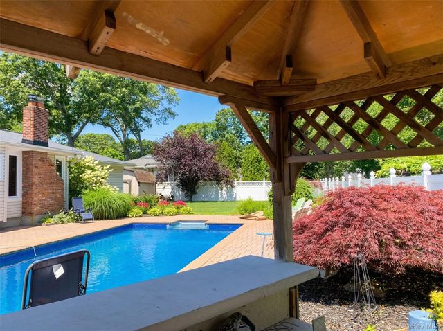 99 Brunswick Road, Ronkonkoma, NY 11779