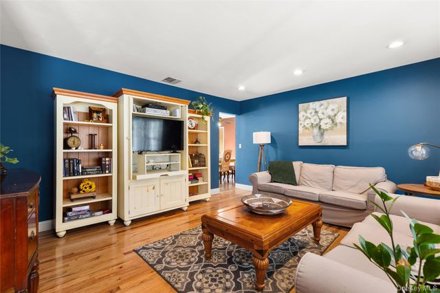 99 Brunswick Road, Ronkonkoma, NY 11779