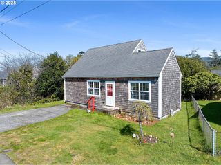 925 S IRVINE Pl, Seaside, OR 97138